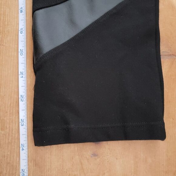🦋3/$25 Lauren Vidal Small Black Cropped Leggings Faux Leather Details - Picture 8 of 9